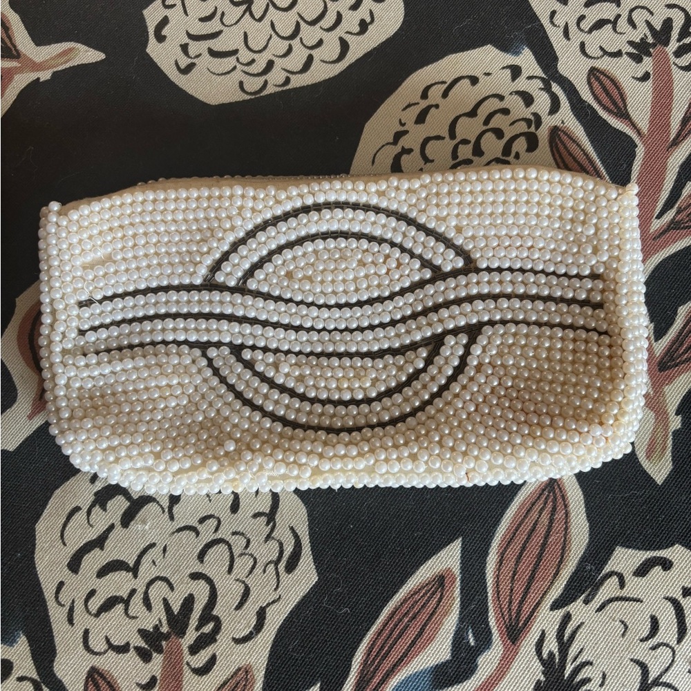Vintage pearlescent beaded clutch/pouch w/ zipper